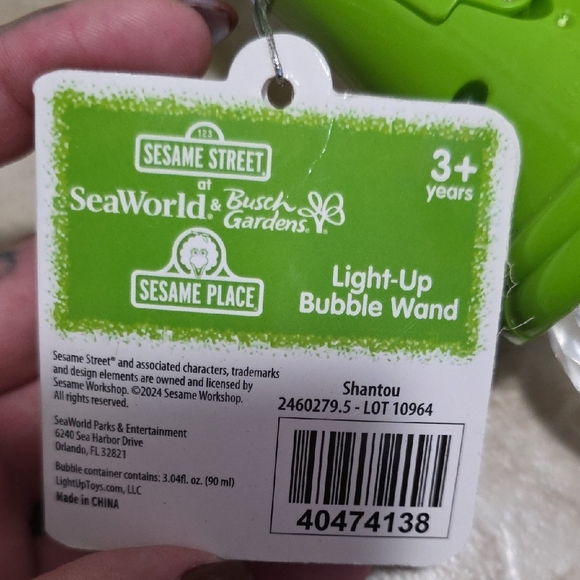 Sesame Street Oscar the Grouch Bubble Wand - Picture 5 of 5